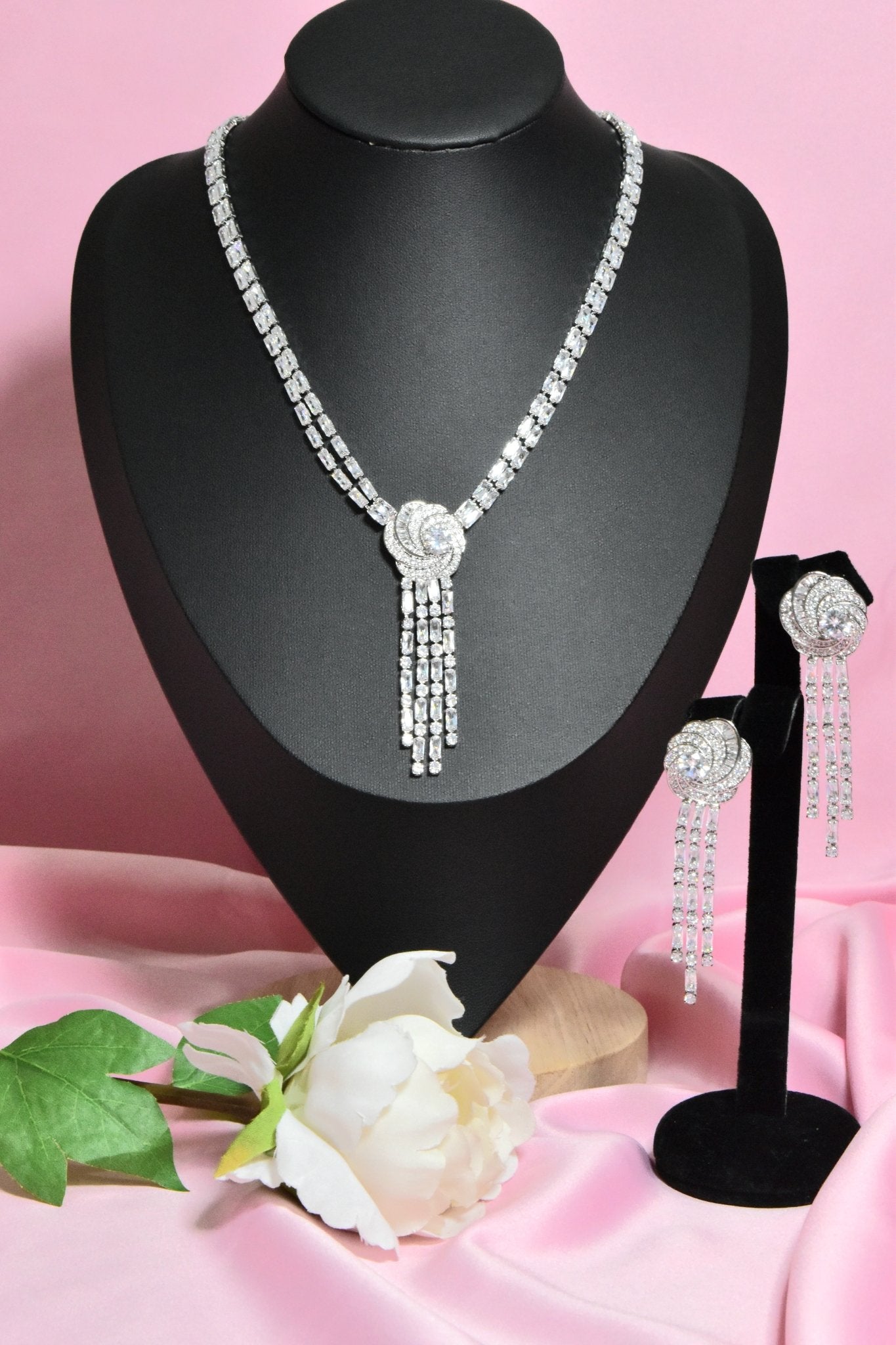 Hafiza Unique Necklace Earrings Set