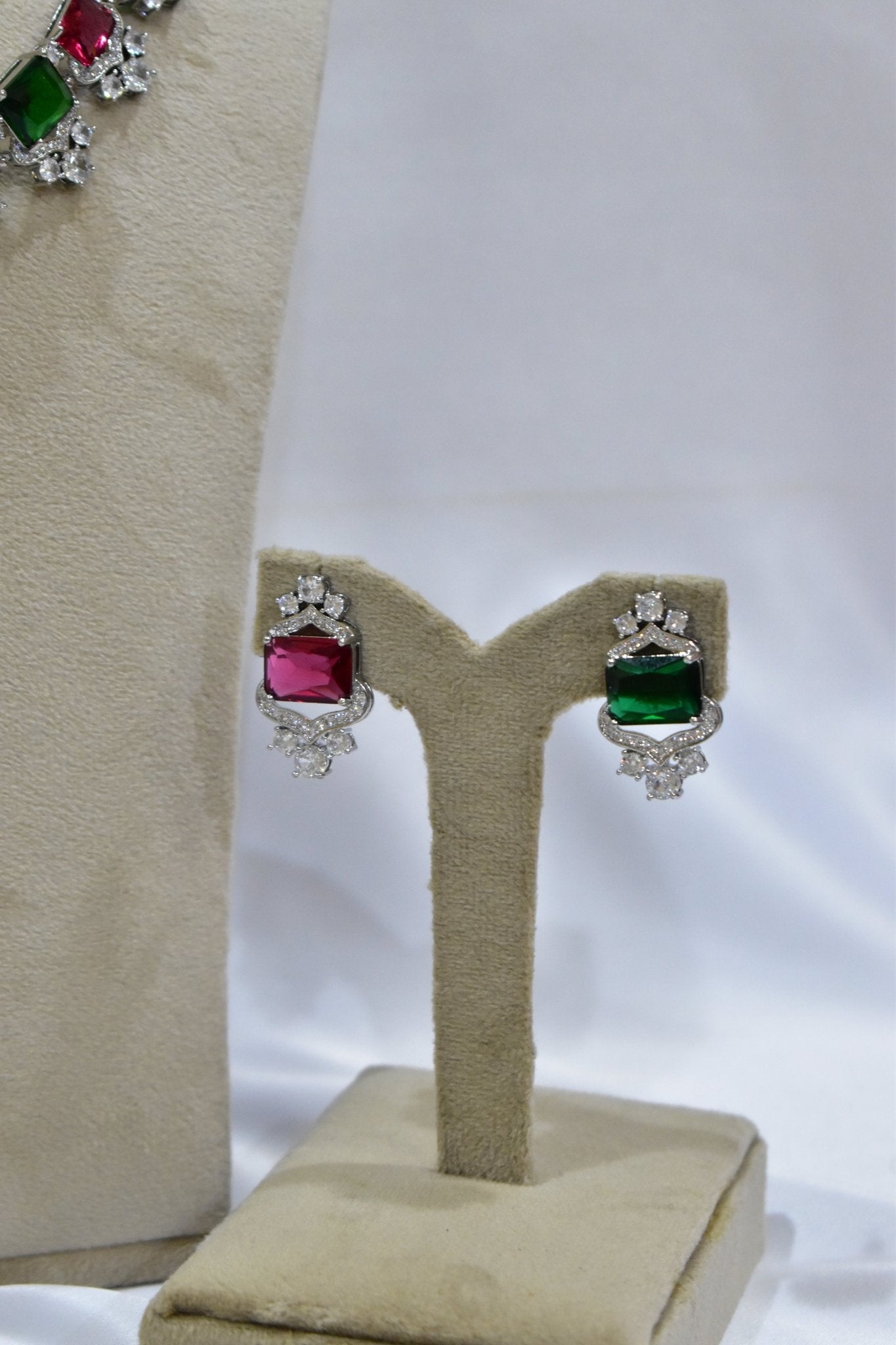 Anisa Classy Necklace Earrings Set