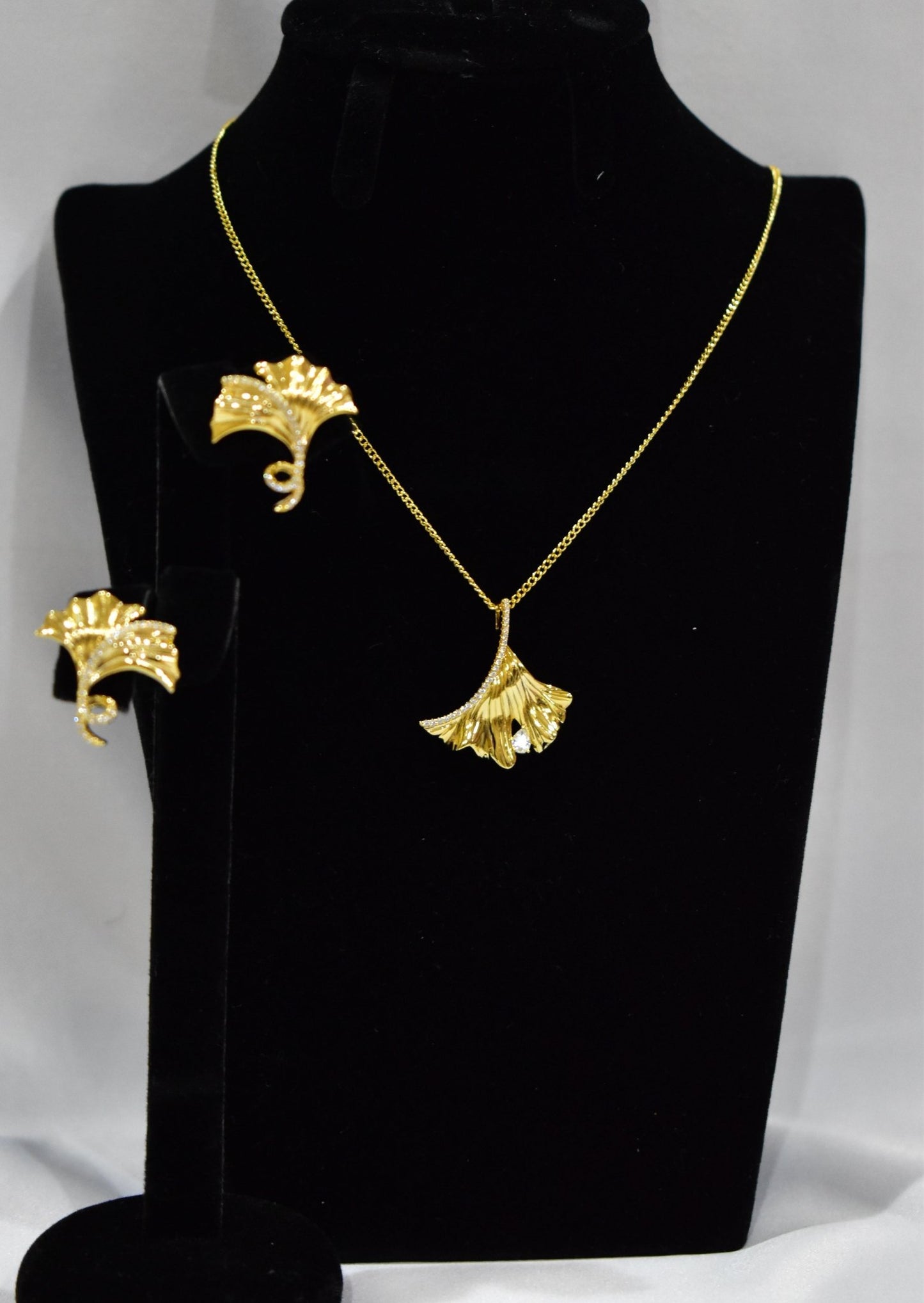 Rasha Dainty Necklace Earrings Set