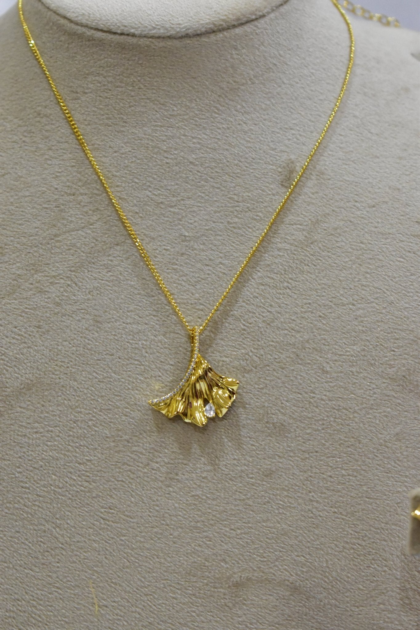 Rasha Dainty Necklace Earrings Set