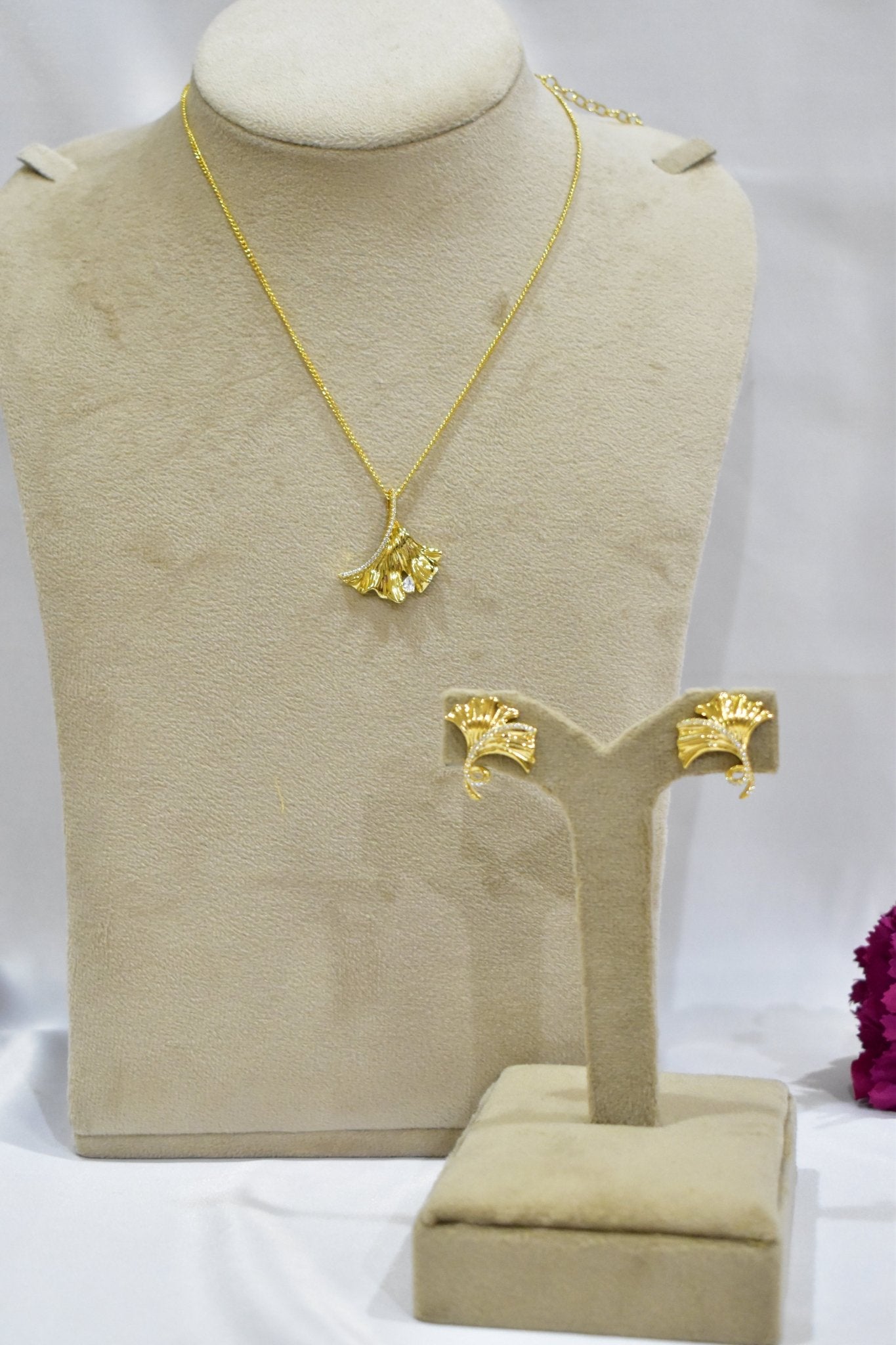 Rasha Dainty Necklace Earrings Set