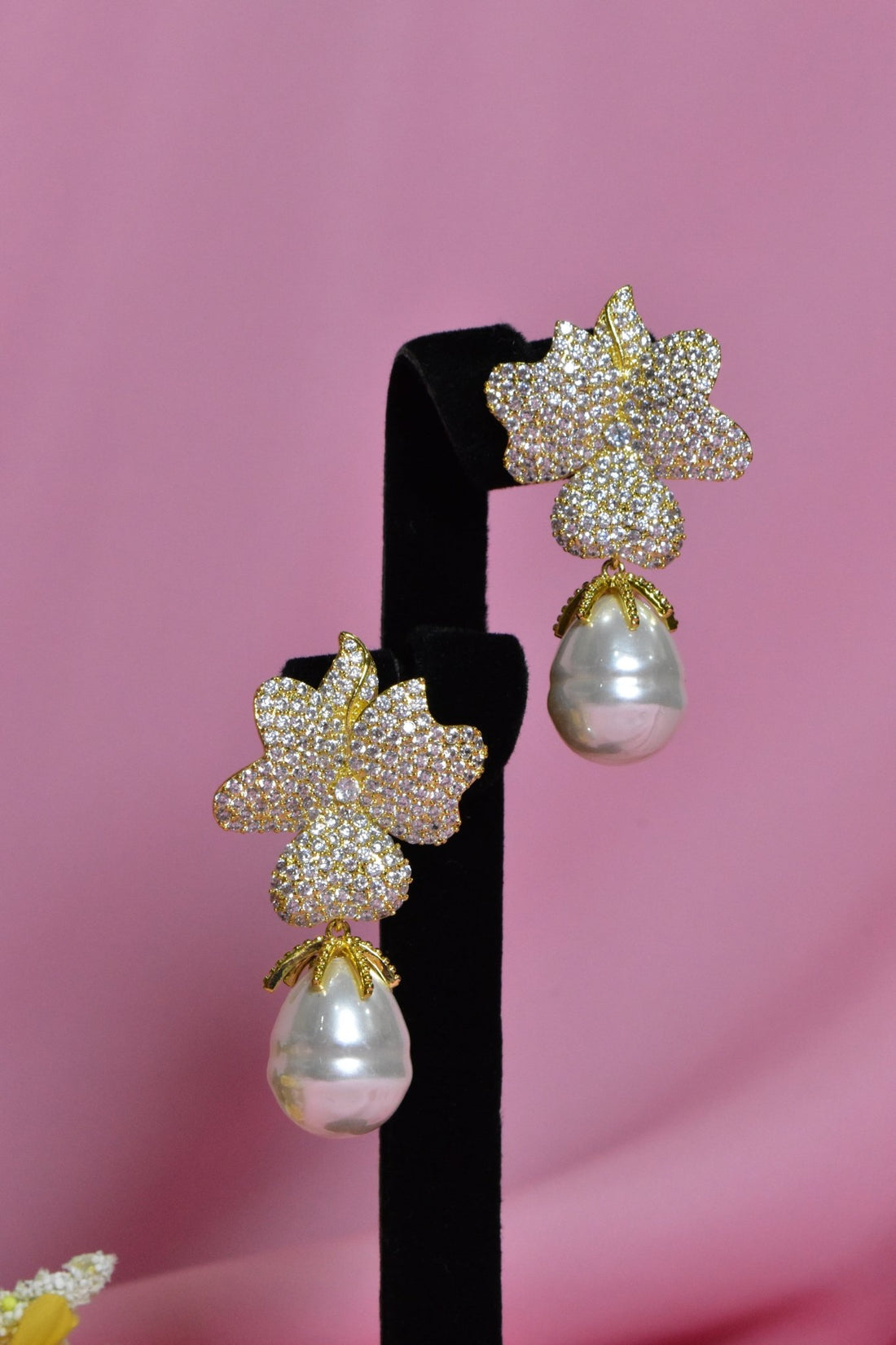Habiba Golden Pearl Earrings 2