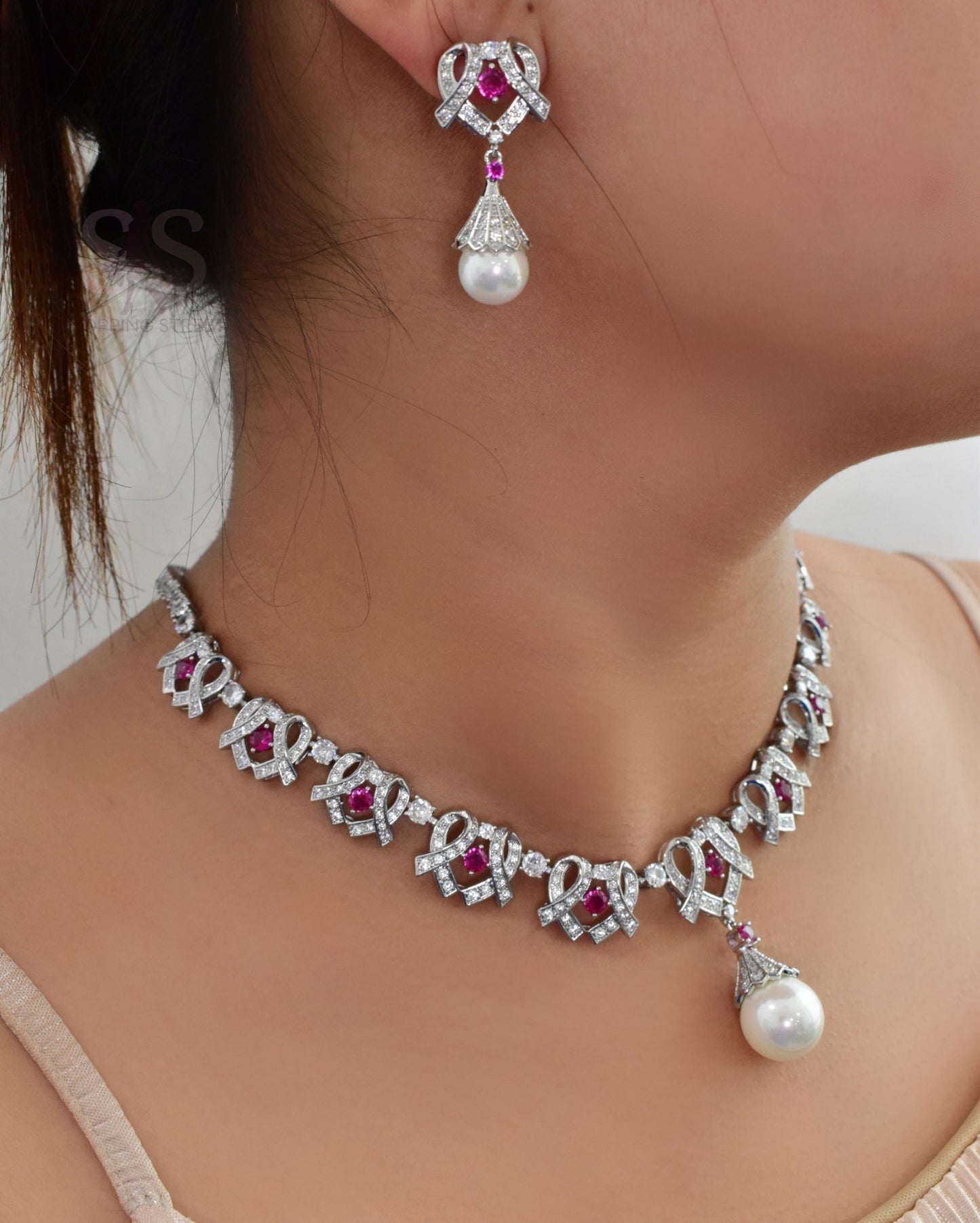 Opulent Aura Pear Necklace Earrings set