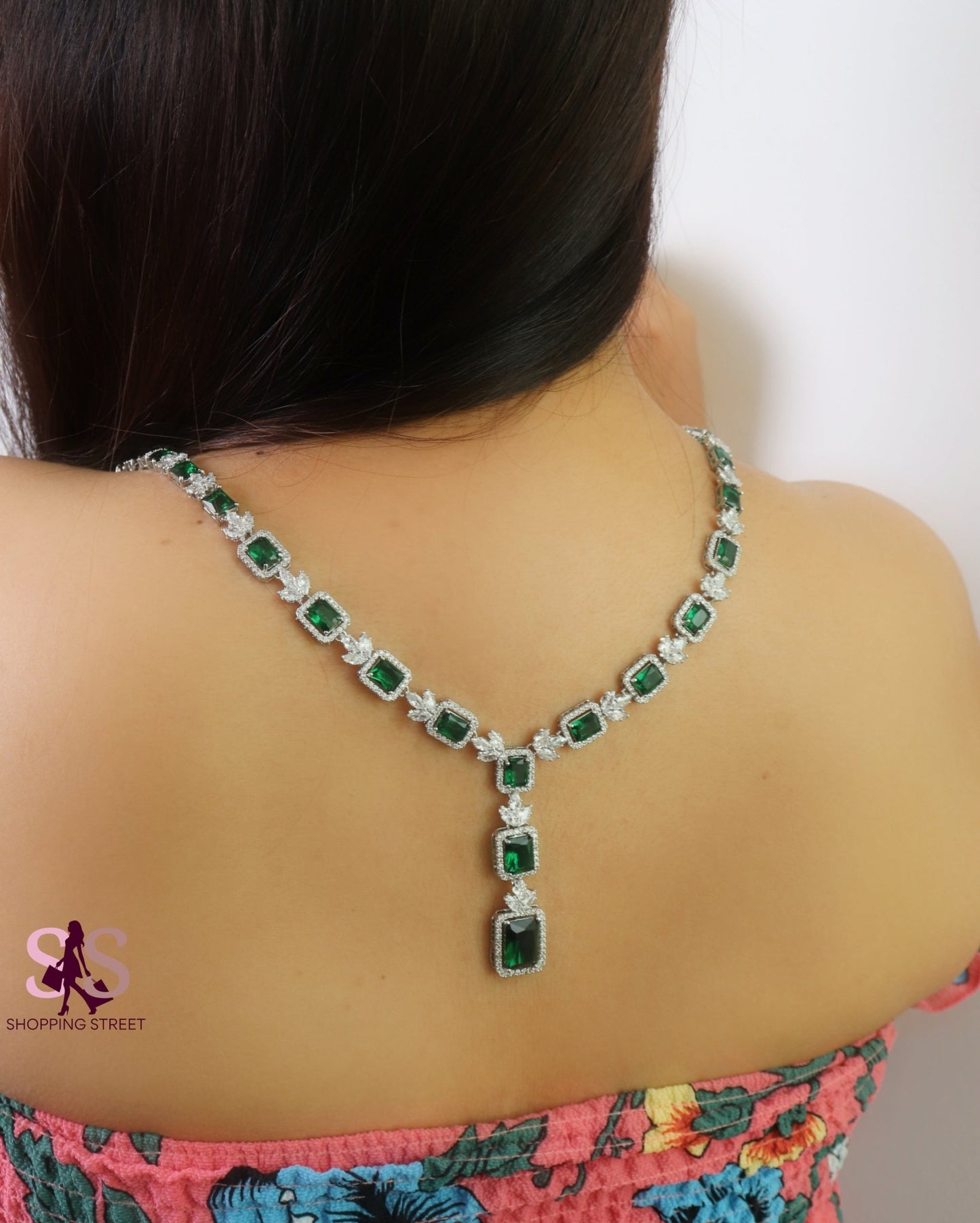 Zamarud Gorgeous Long Green Necklace Set
