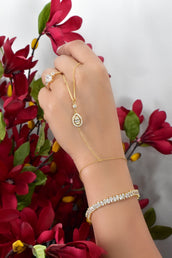 Maysa Unique Hand Chain 4