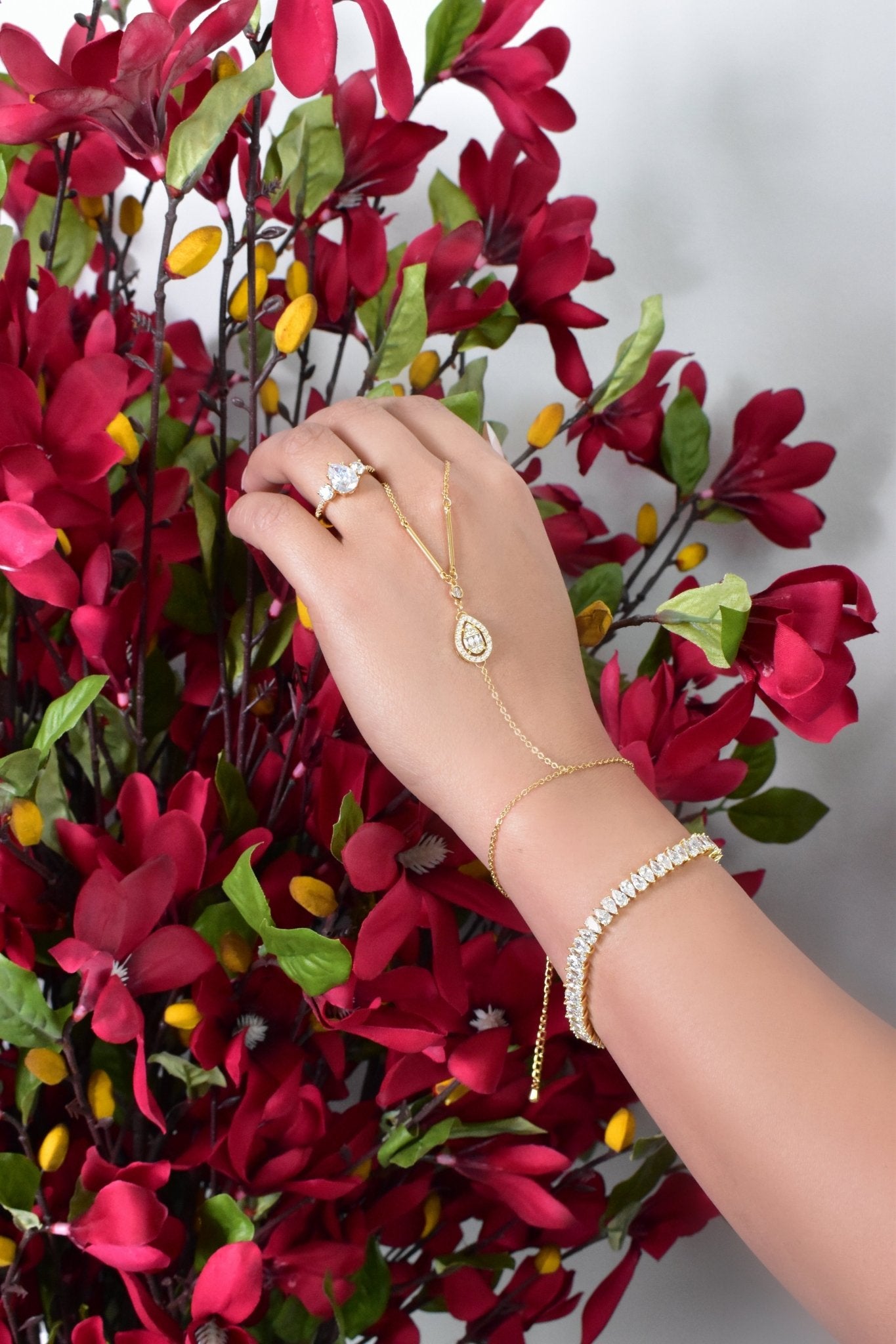 Maysa Unique Hand Chain