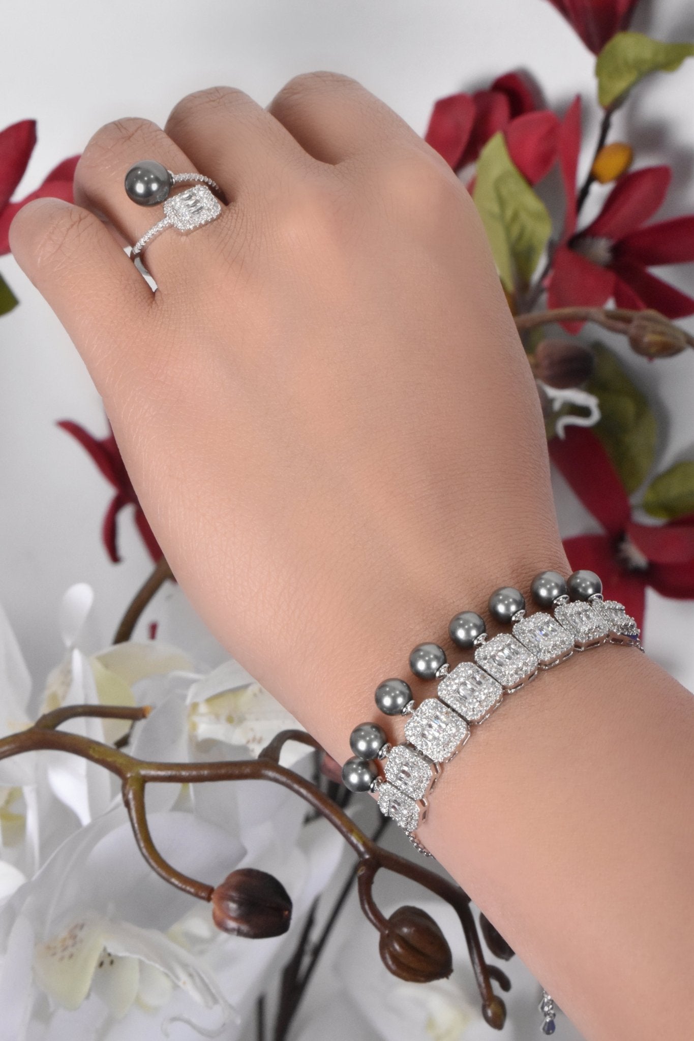 Fawzi Grey Pearl Set