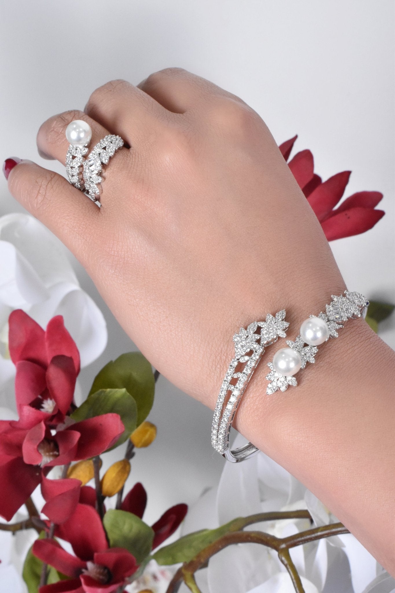 Sarrah Gorgeous Pearl Set