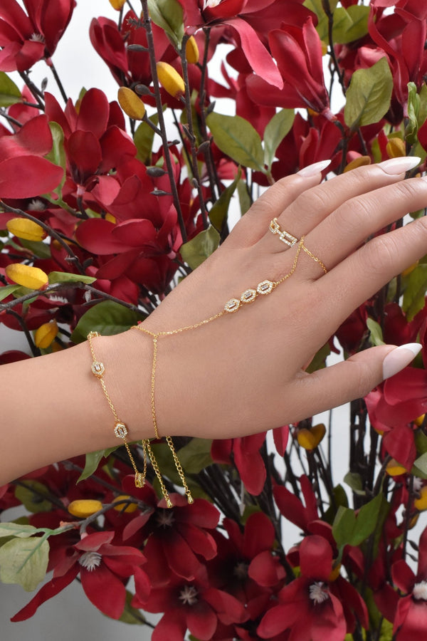 Elda Complete Look — Hand Chain, Kuwait