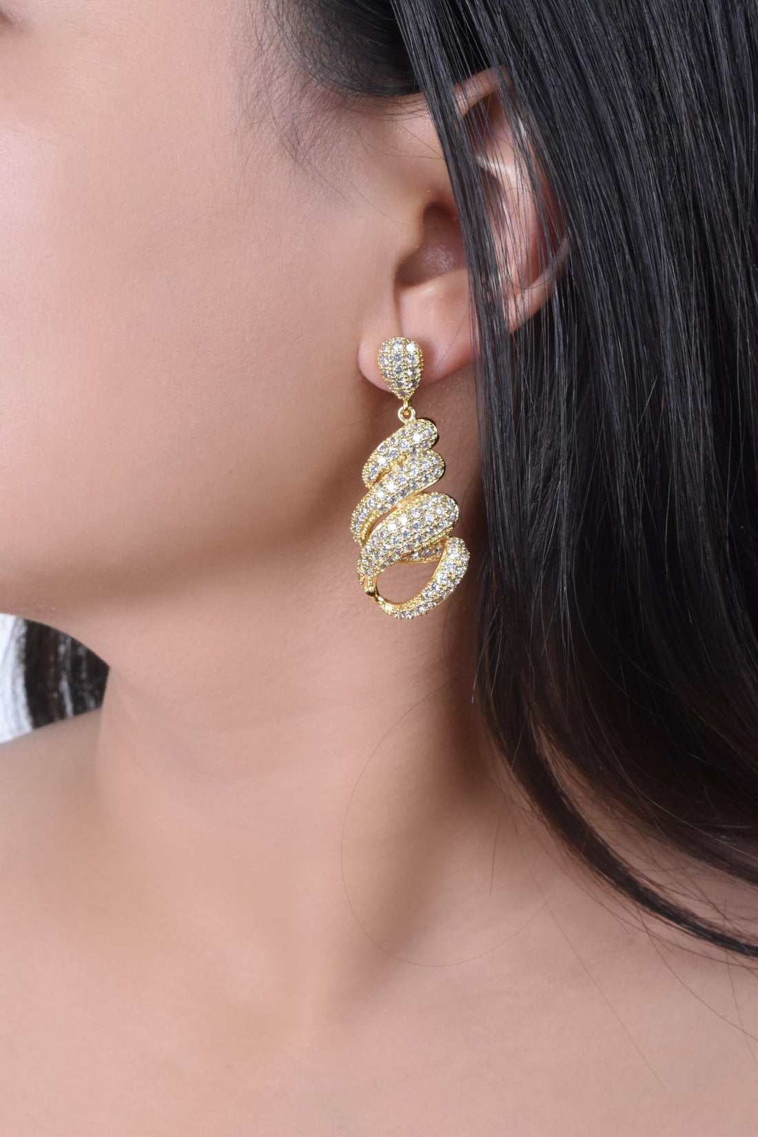 Fazia Golden Dangling Earrings 1