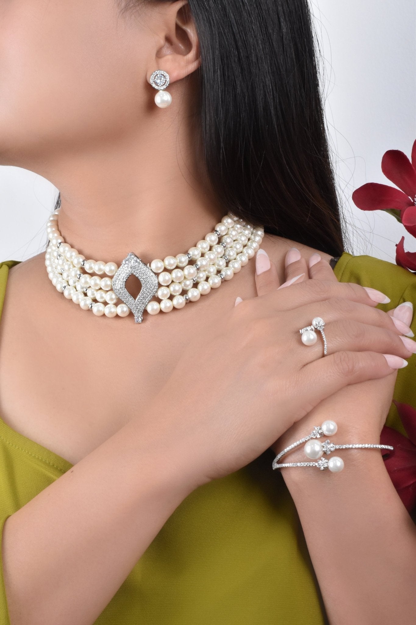 Hita Luxurious Pearl Set