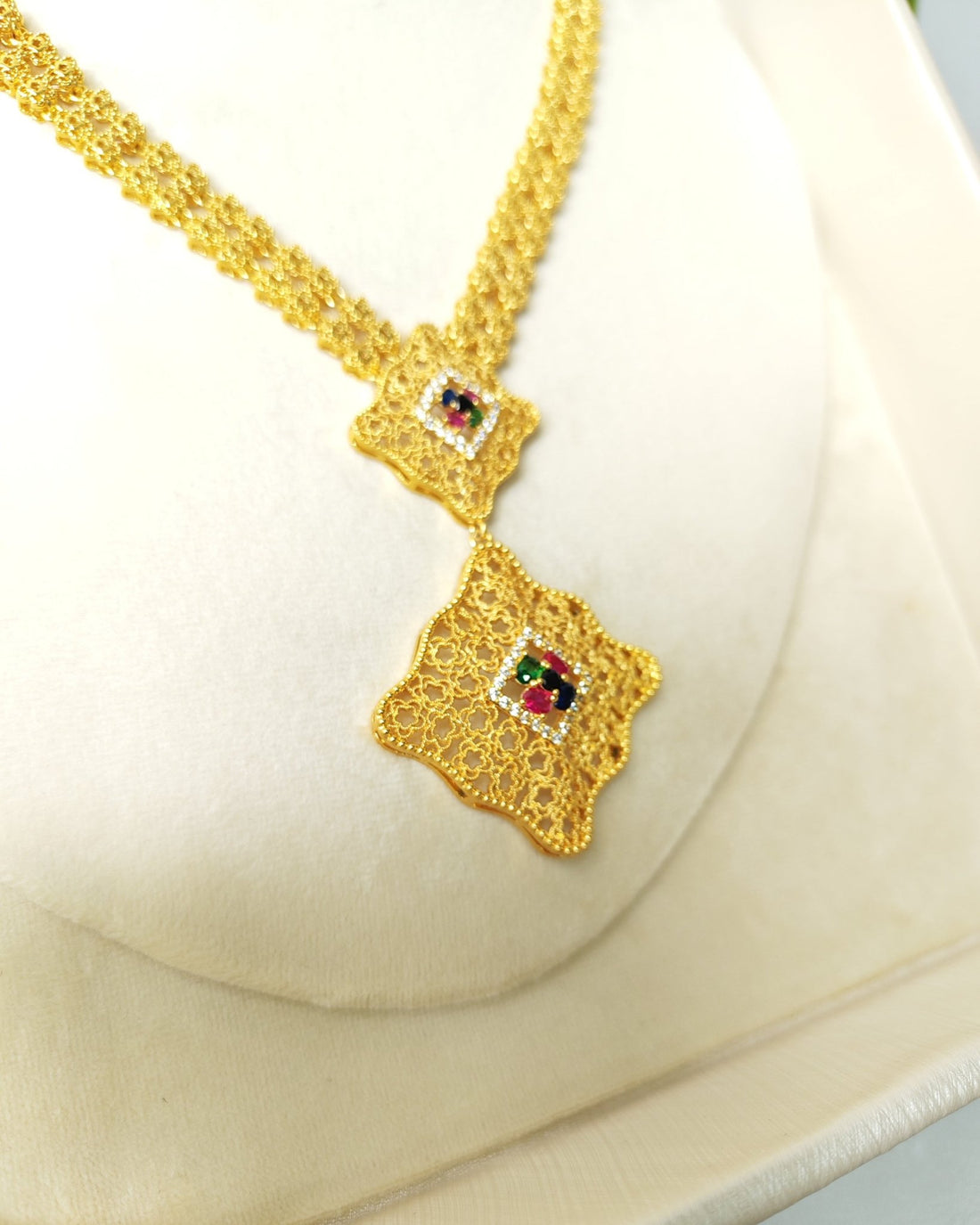 Nadia Classy Golden Set 4