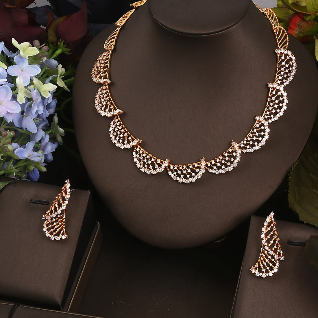 Elowen Crenelle Set — jewellery, Kuwait — 2