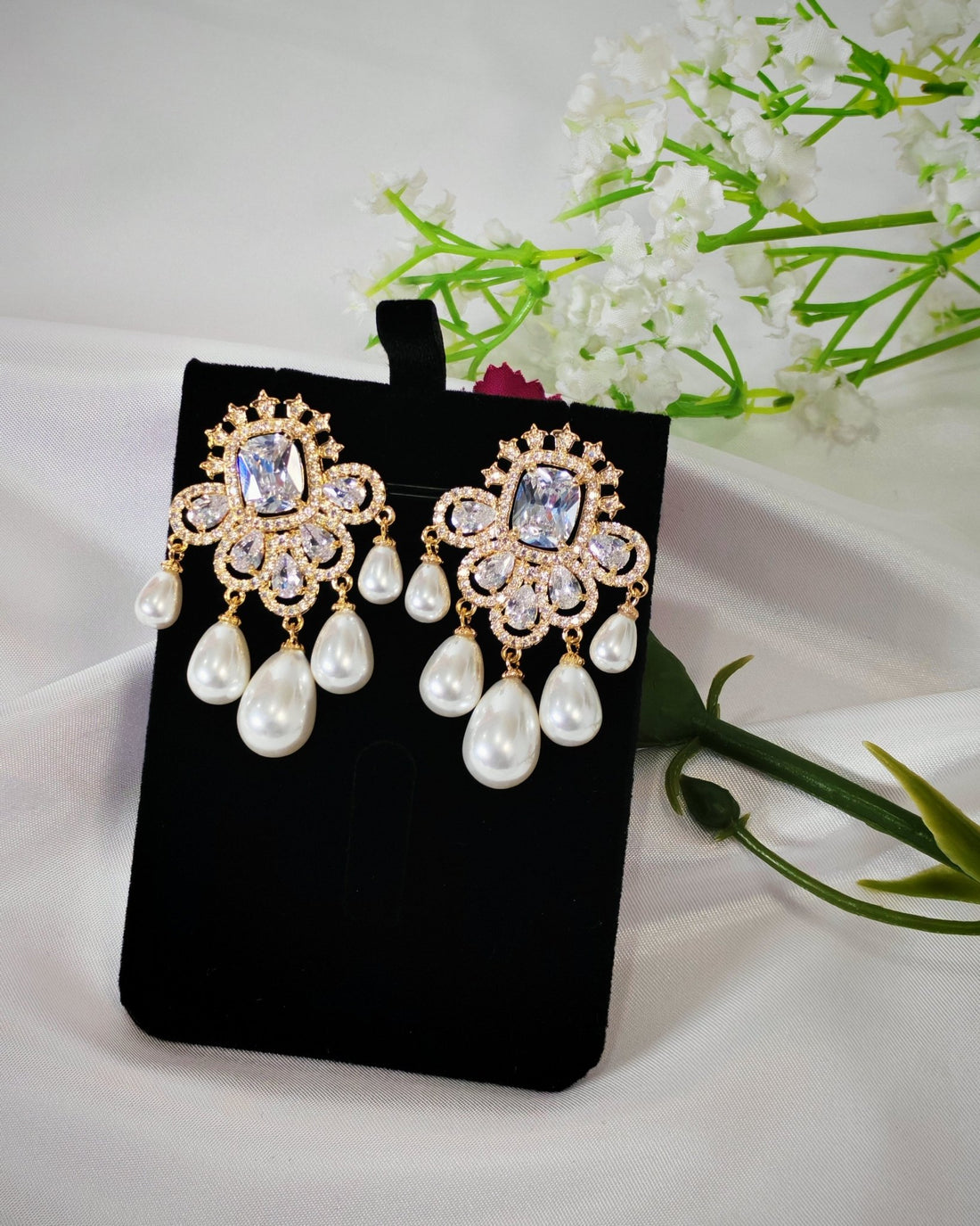 Nuraan Golden Pearl Earrings 3