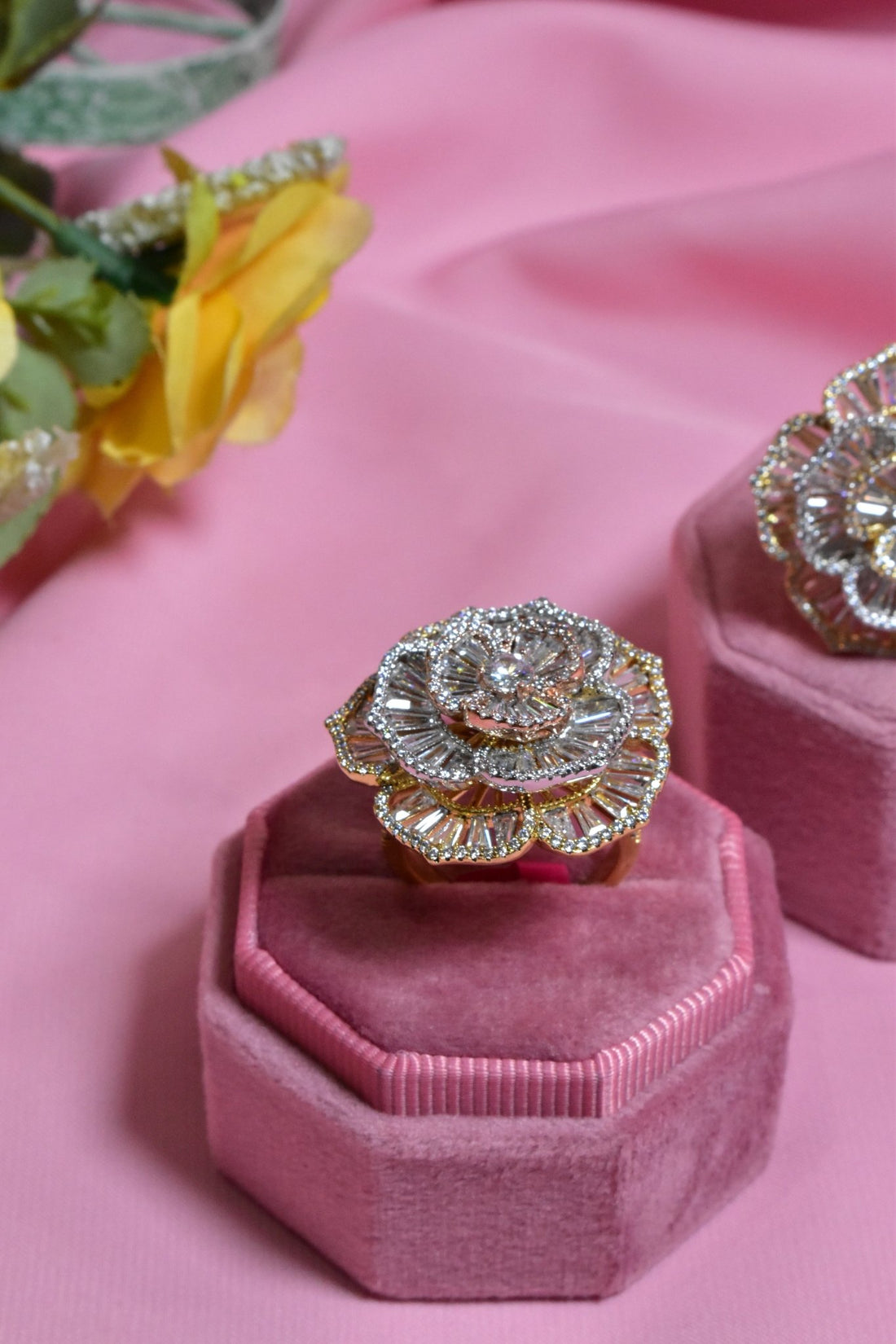 Yumna Gorgeous 2 Tone Ring 1