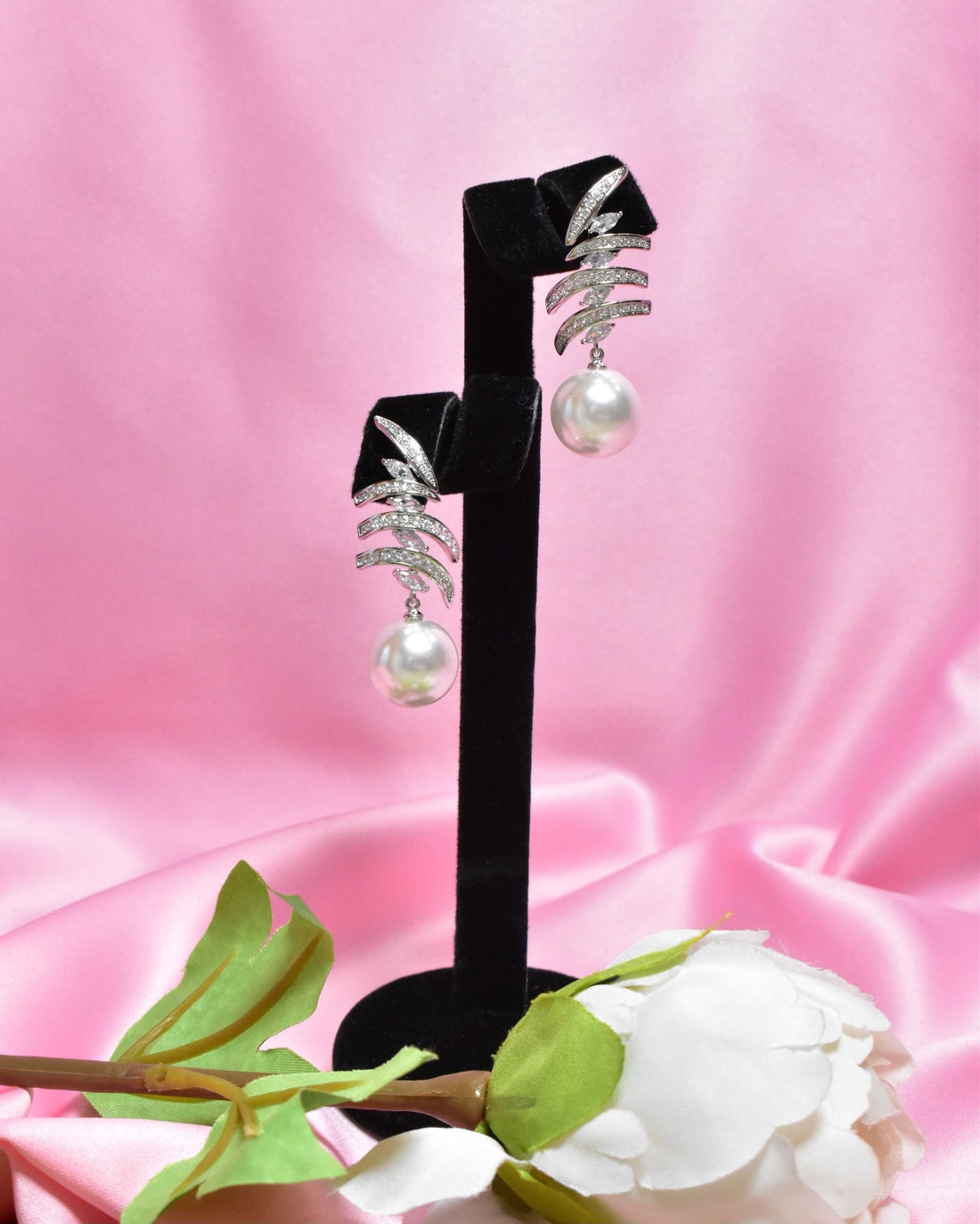 Taj Pearl Earrings 2