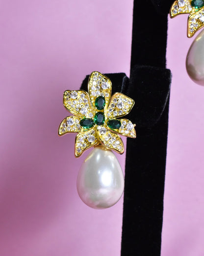 Qamar Dainty Pearl Earrings