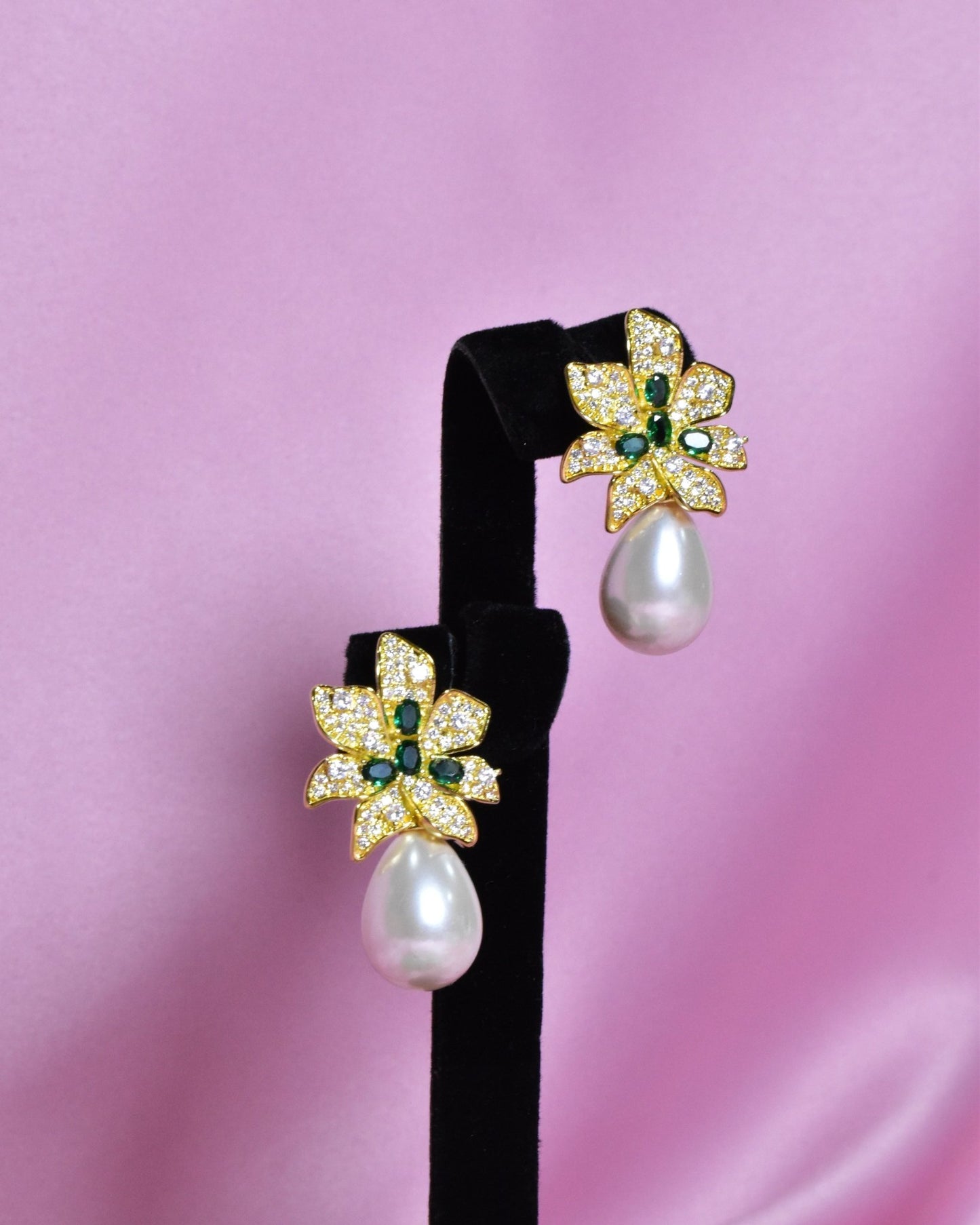 Qamar Dainty Pearl Earrings