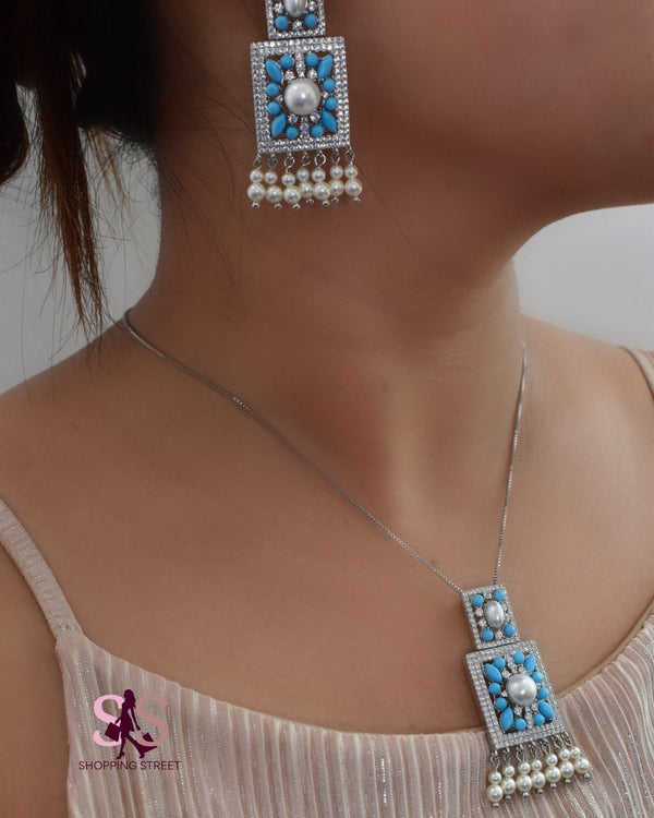 طقم أقراط وقلادة من مجموعة Enchanted Heirloom باللون الأزرق — Jewelry Set, Kuwait