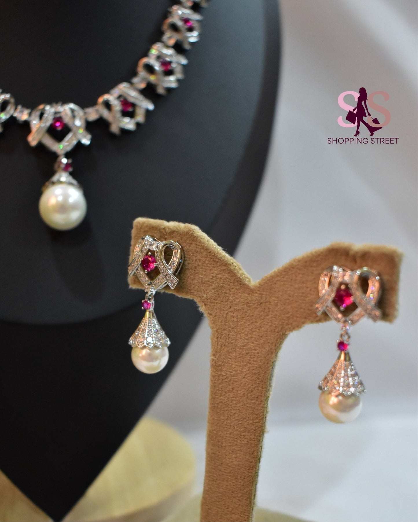 Opulent Aura Pear Necklace Earrings set