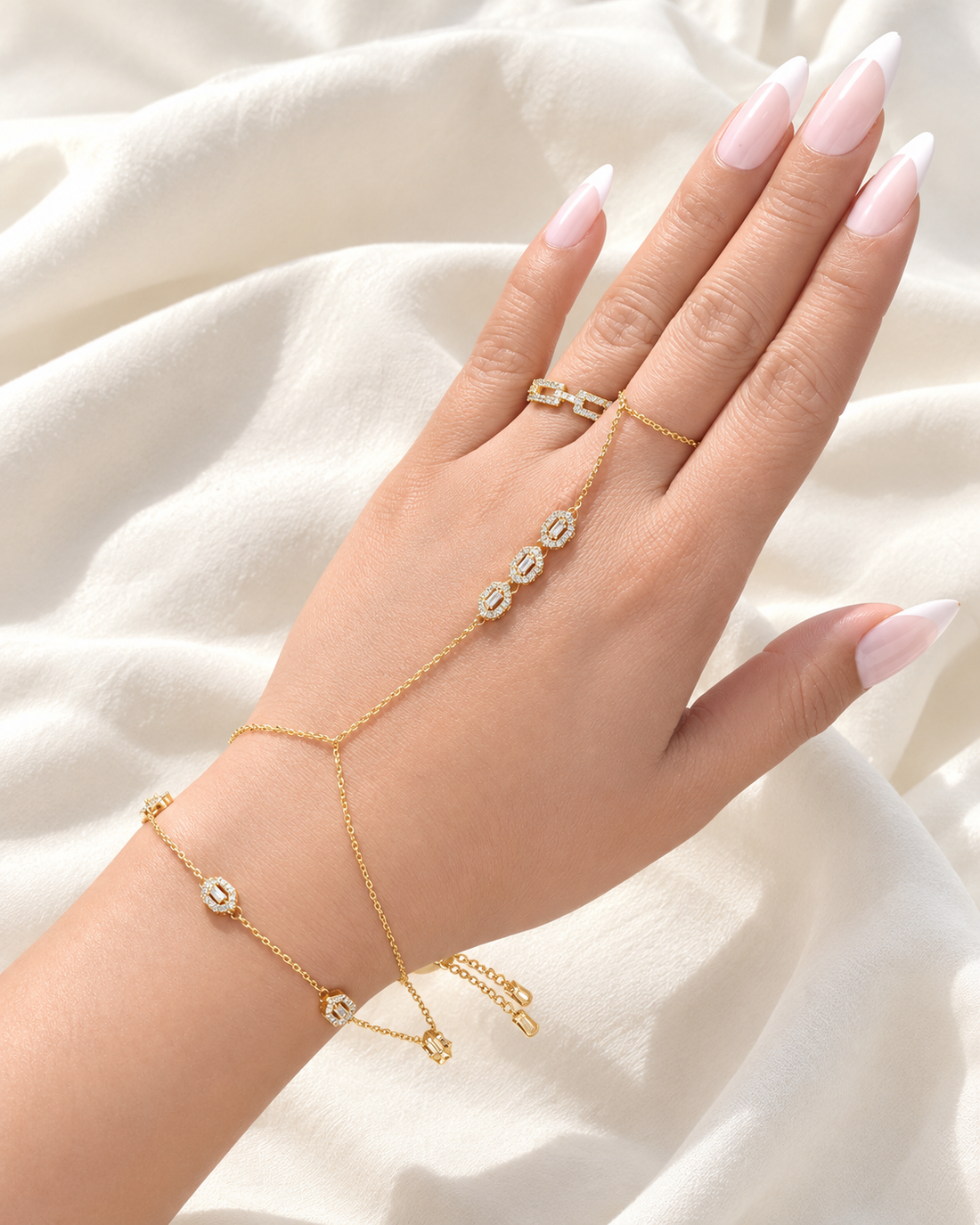 Elda Complete Look — Hand Chain, Kuwait — 1