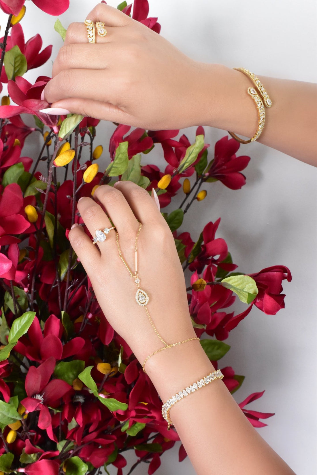 Maysa Unique Hand Chain 3