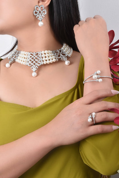 Bianka Gorgeous Pearl Set