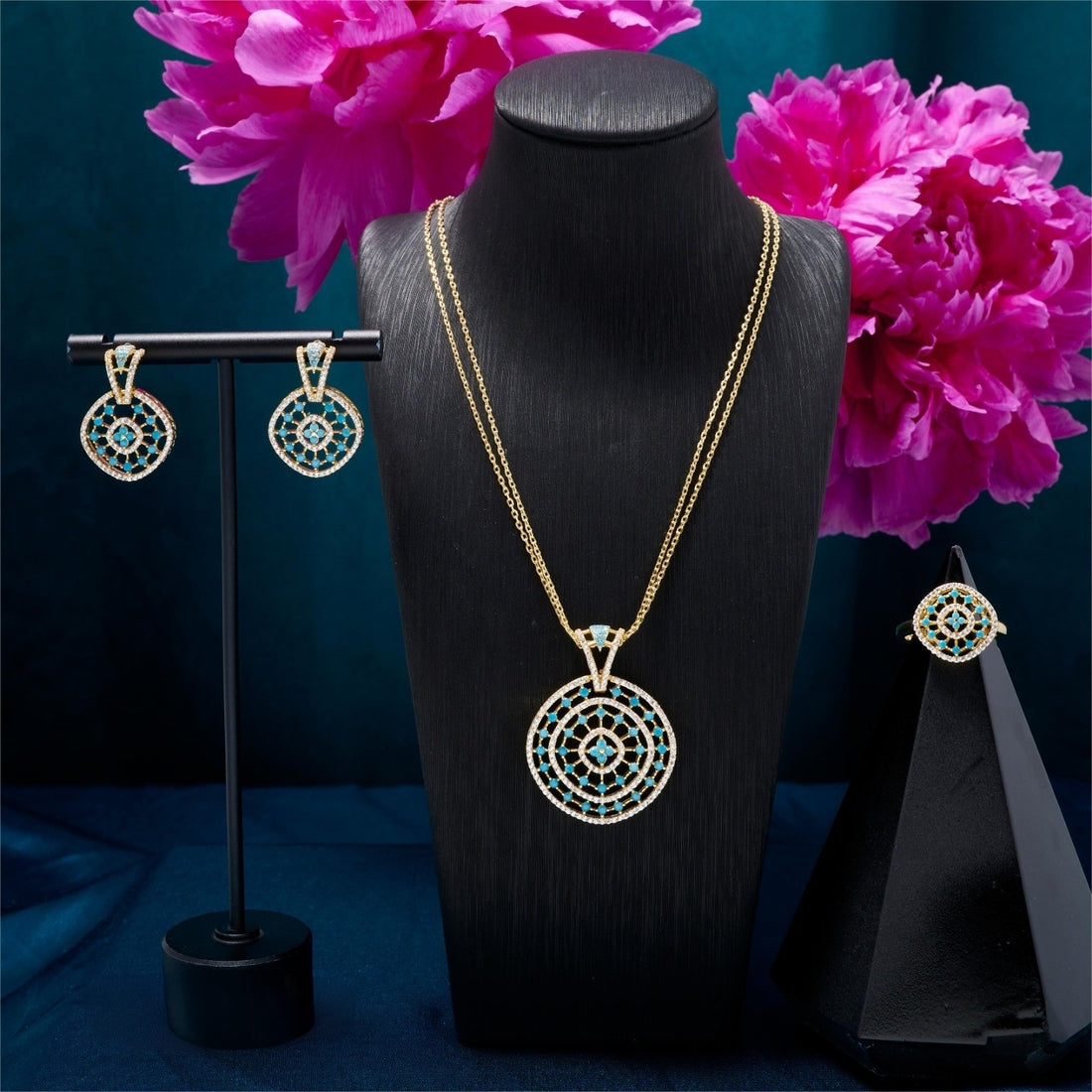 Wasan Medallion Set — jewellery, Kuwait — 2