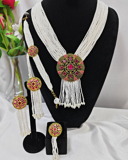 Itzel Gorgeous Pearl Set