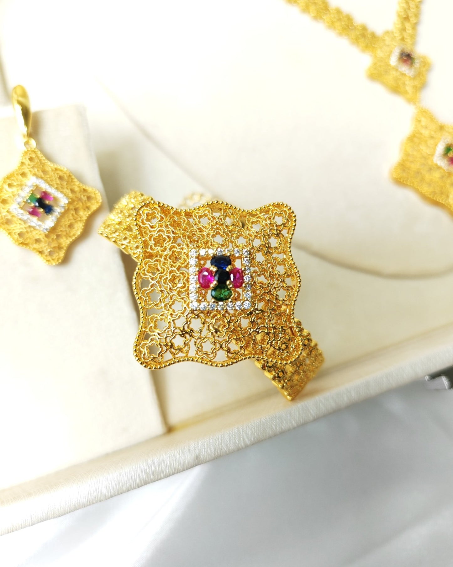 Nadia Classy Golden Set