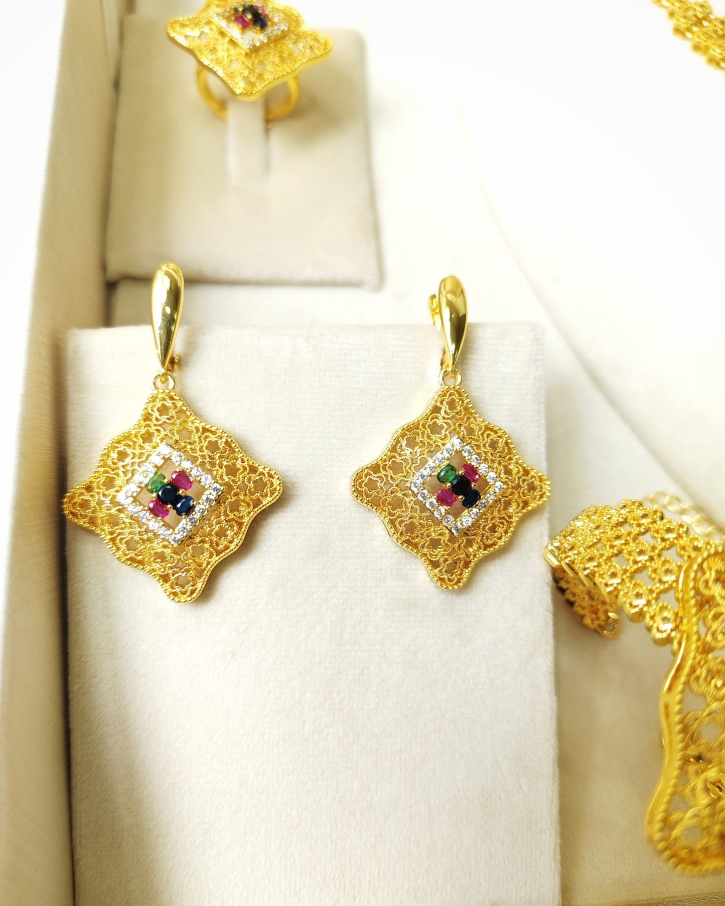 Nadia Classy Golden Set