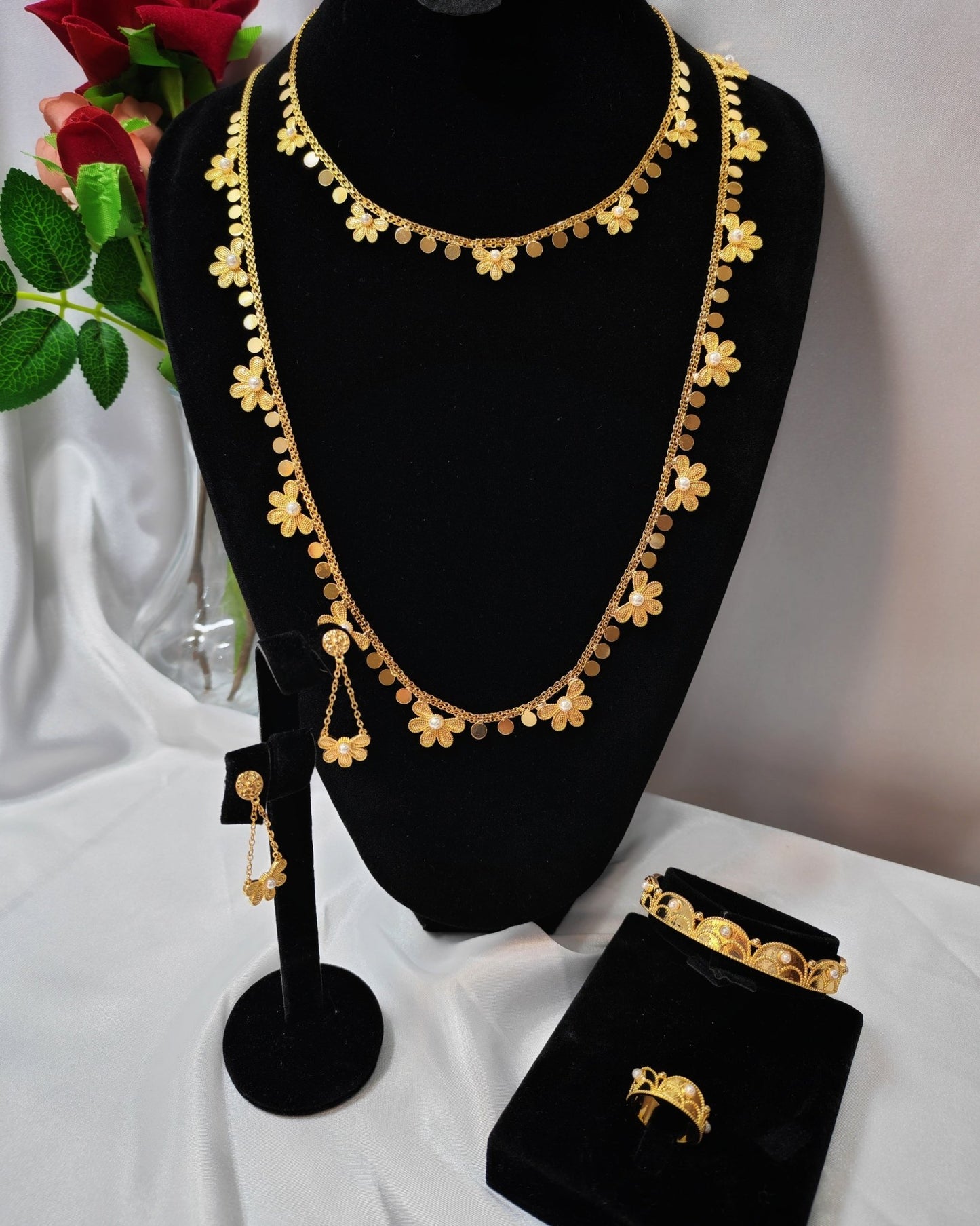 Amina Golden Layers Set