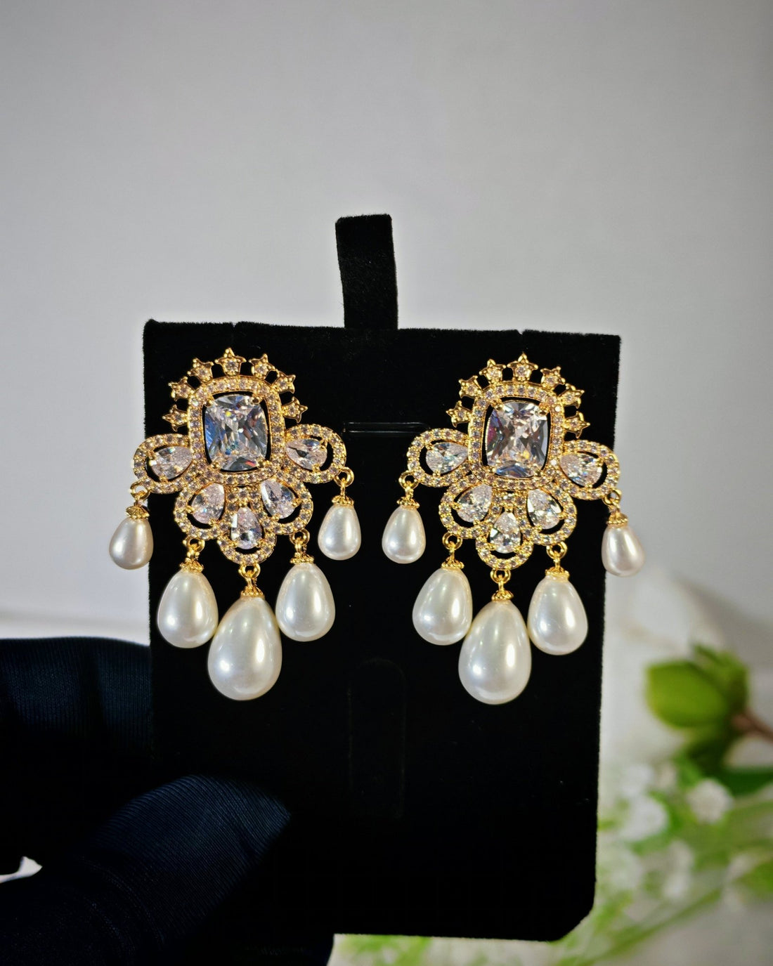Nuraan Golden Pearl Earrings 4